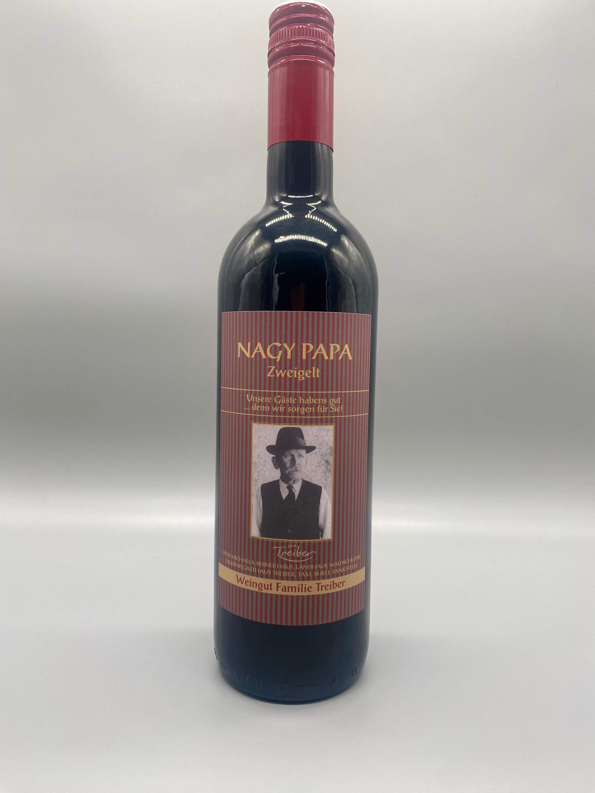 Flasche Rotwein Zweigelt "Nagy Papa" von Weingut Familie Treiber mit einem historischen Foto auf dem Etikett.