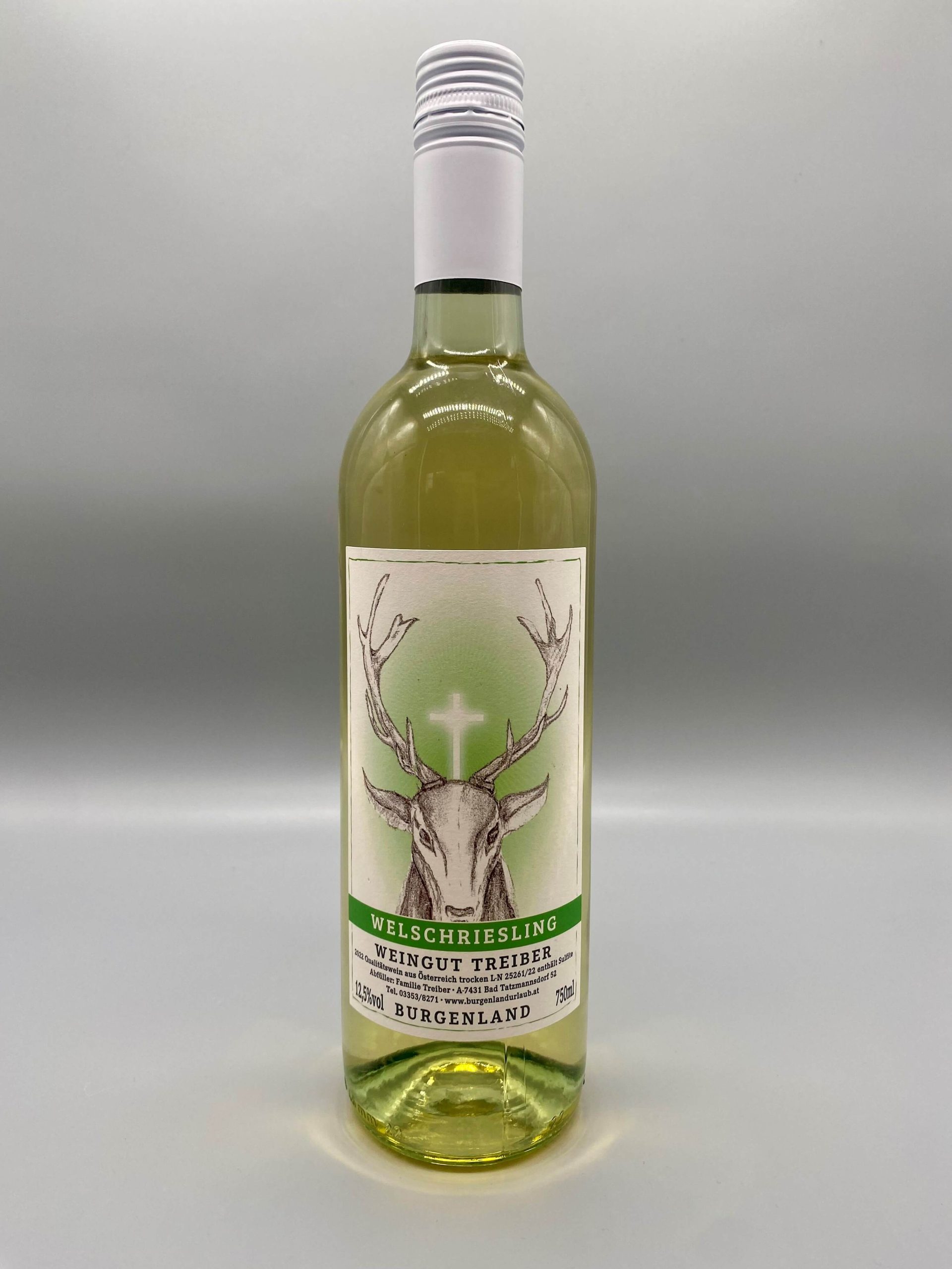 Flasche Weißwein Welschriesling von Weingut Familie Treiber mit Hirschmotiv auf dem Etikett.